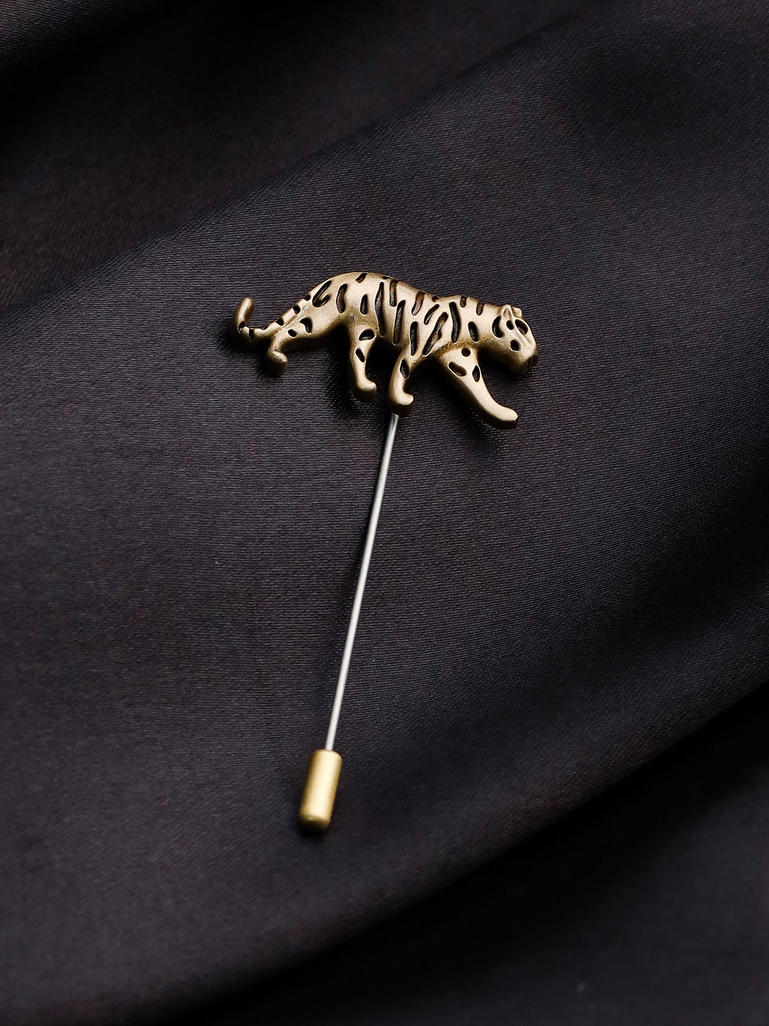 

COSA NOSTRAA Men Calm Chetaah Lapel Pin Brooch, Gold