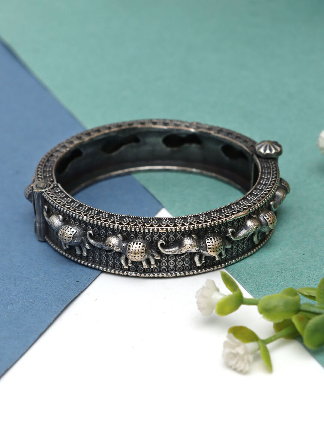

Ozanoo Women Brass Silver-Plated Kada Bracelet