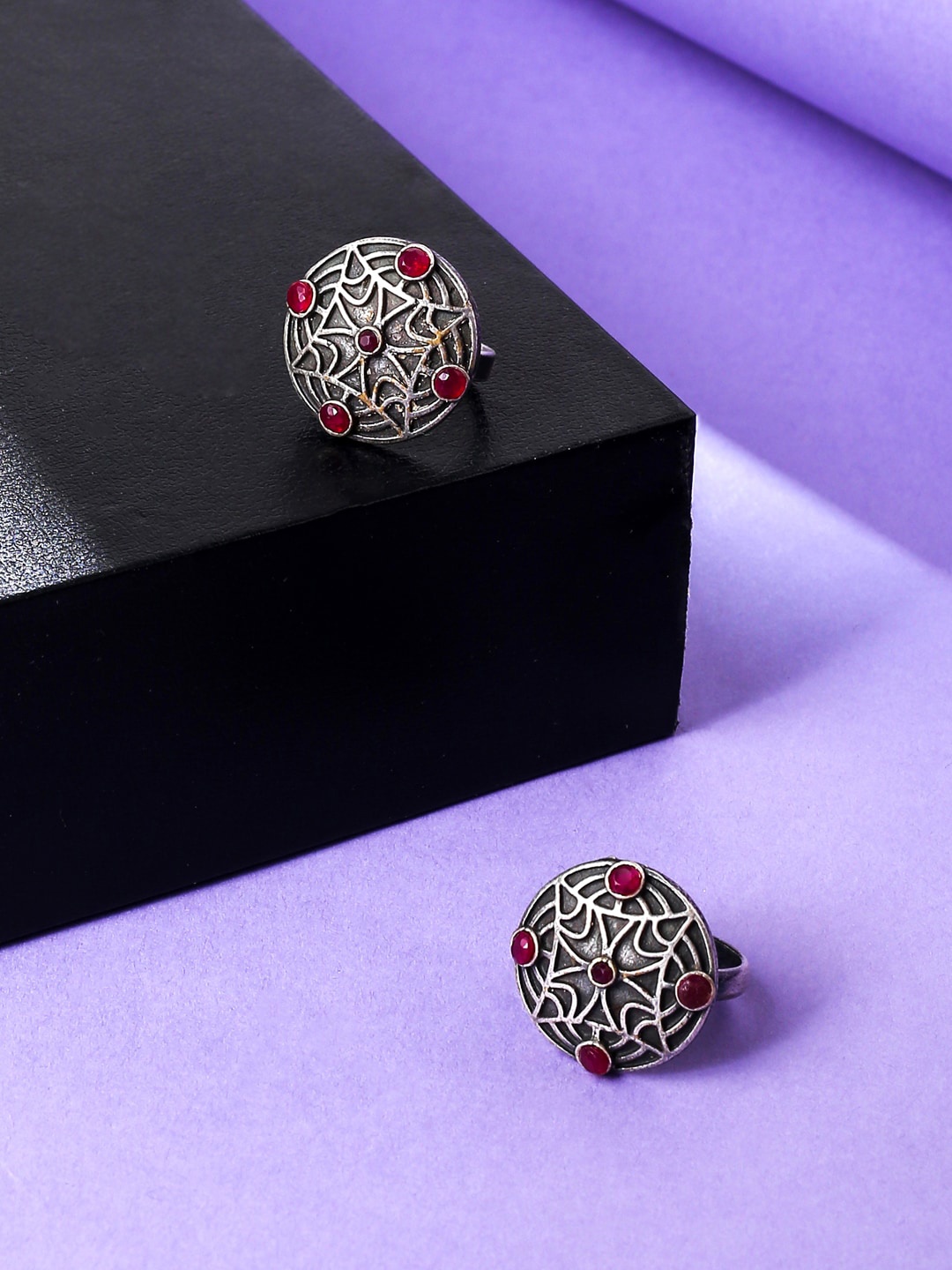 

VIRAASI Silver-Plated Oxidised Stone-Studded Adjustable Toe Rings, Red