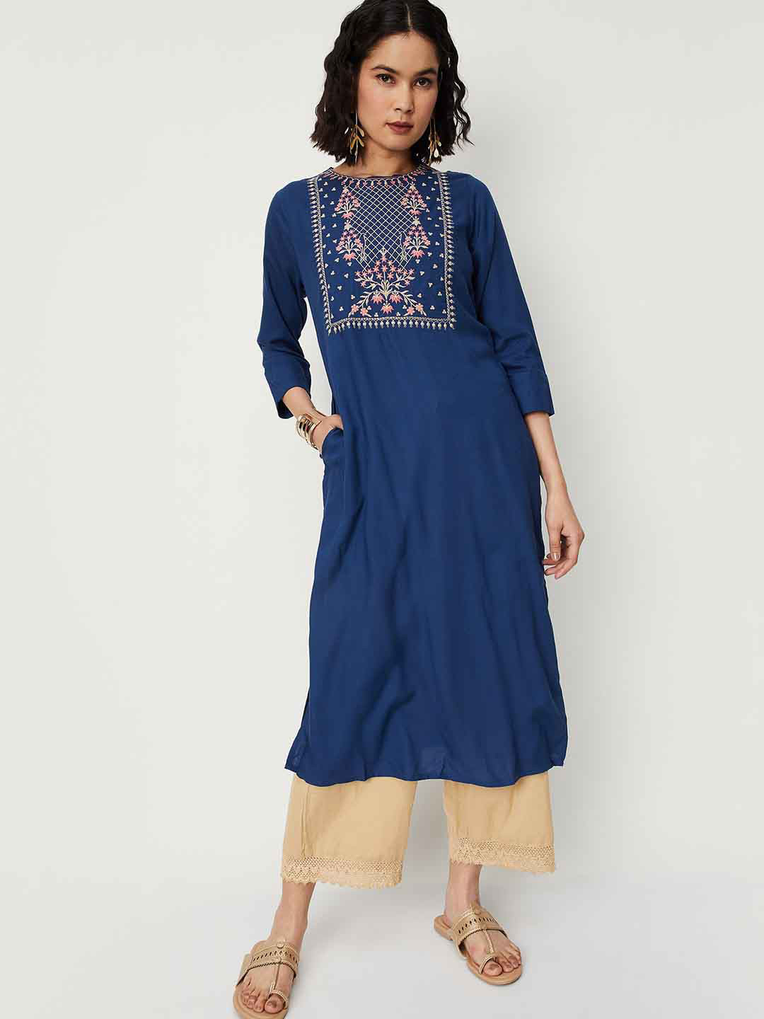 

max Women Yoke Design Thread Work Kurta, Blue
