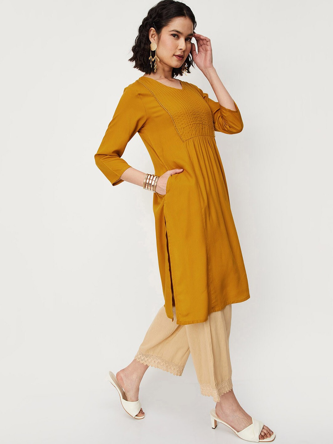 

max Round Neck Thread Work Straight Kurta, Yellow