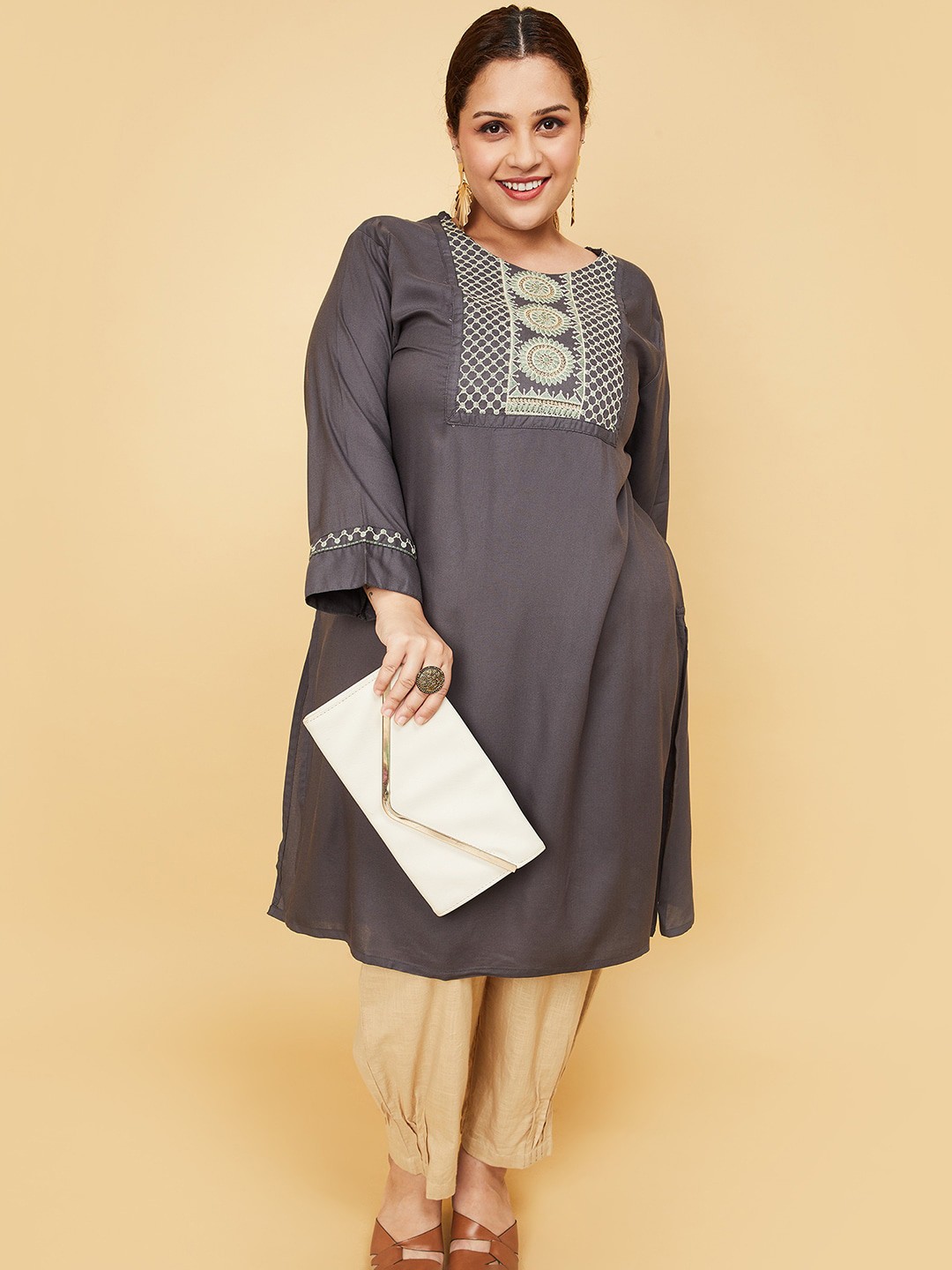 

max Yoke Design Round Neck Straight Kurta, Grey