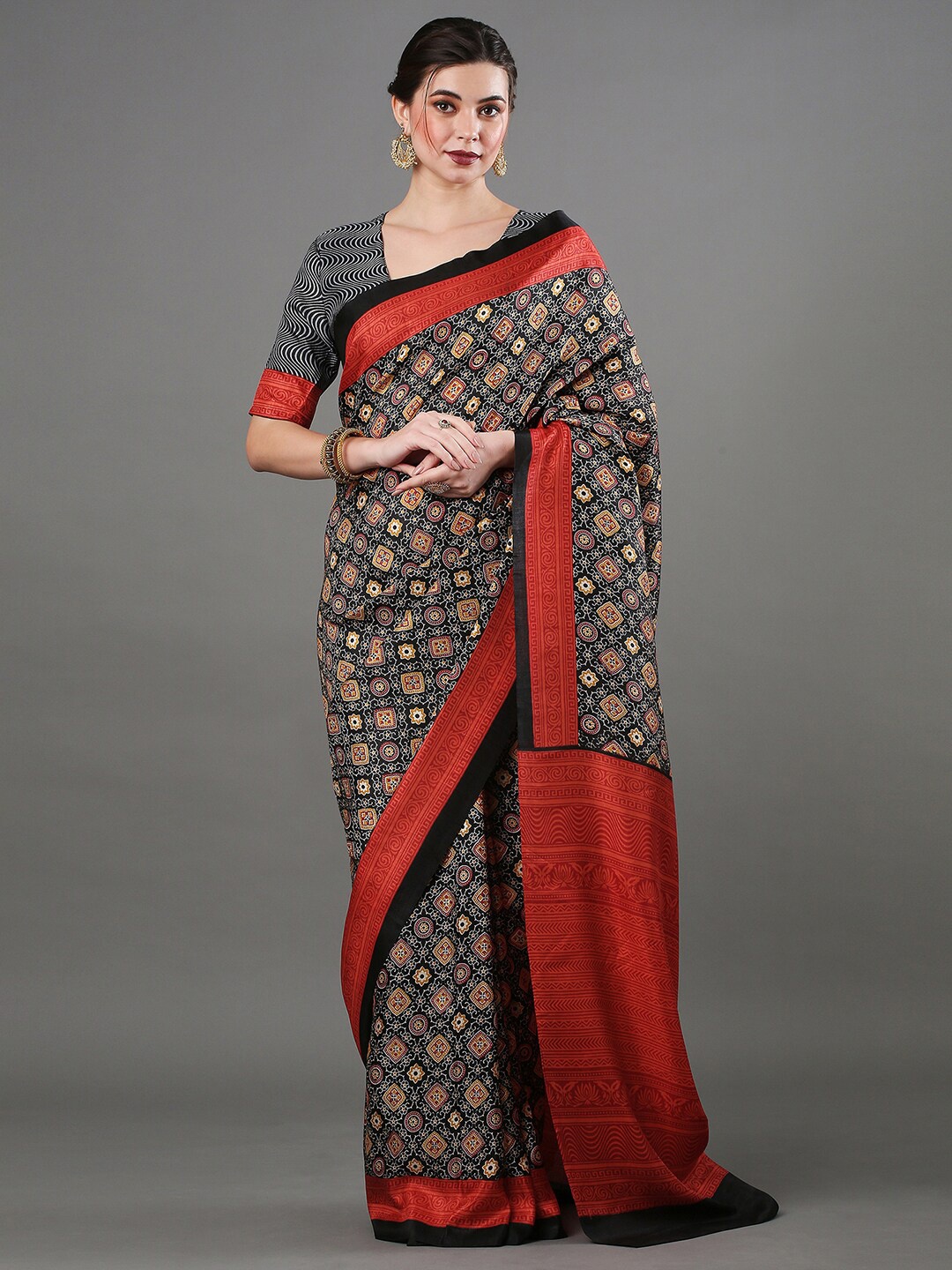 

Mitera Ethnic Motifs Printed Saree, Black