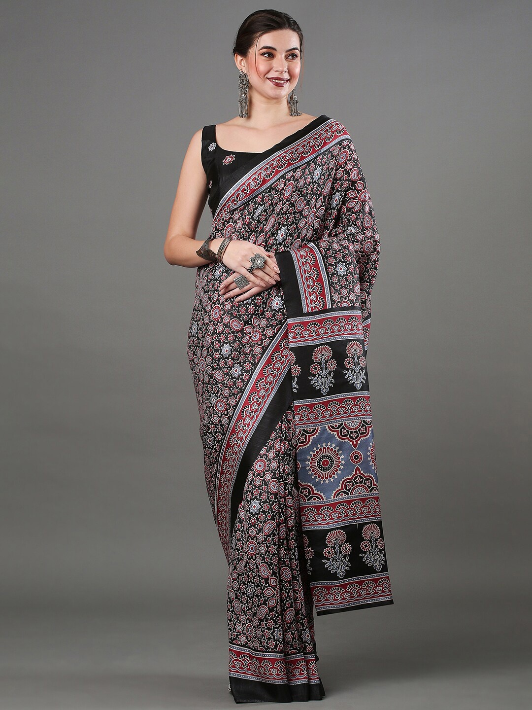 

Mitera Ethnic Motifs Printed Silk Blend Block Print Saree, Black