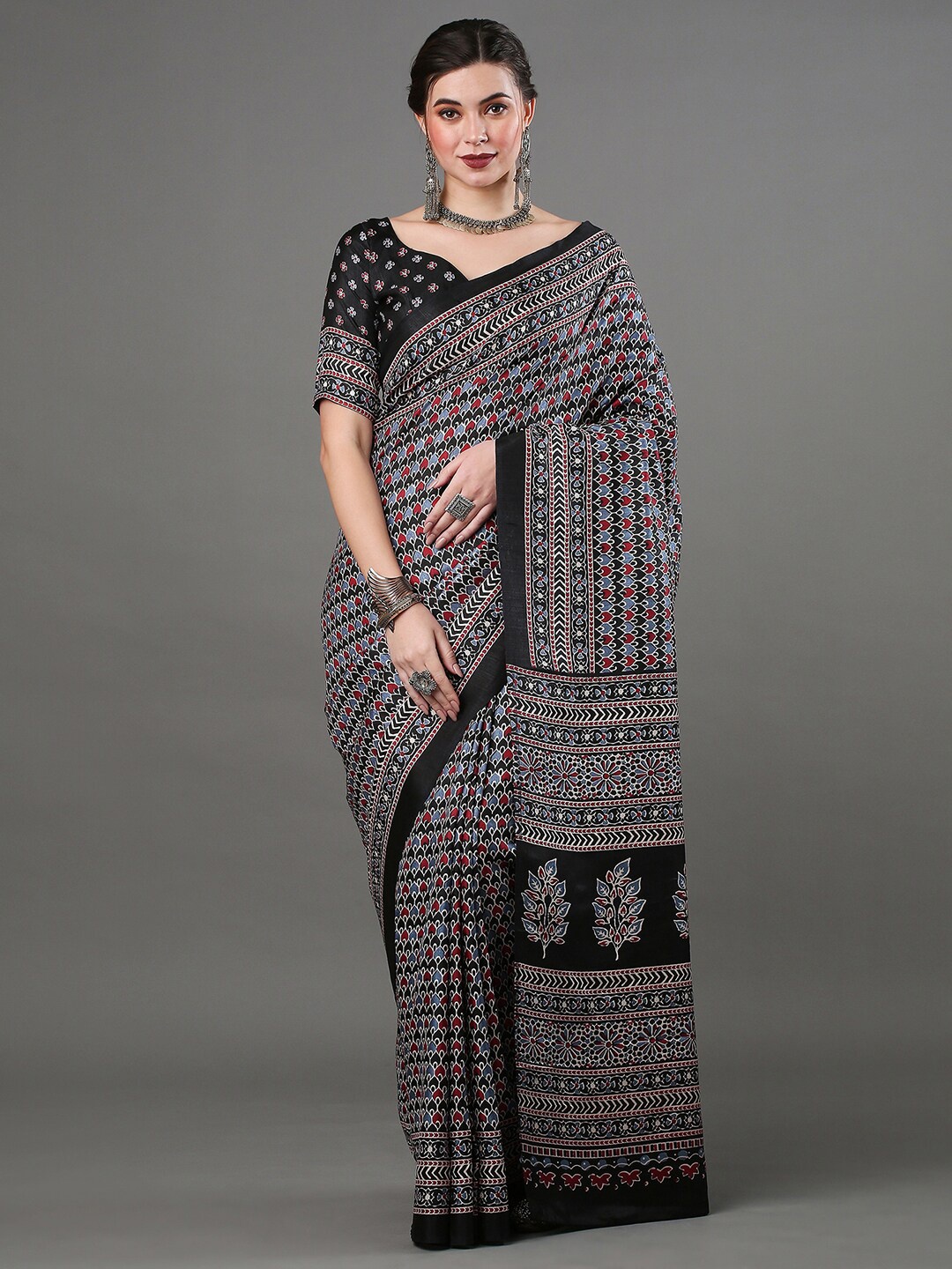 

Mitera Ethnic Motifs Printed Saree, Black