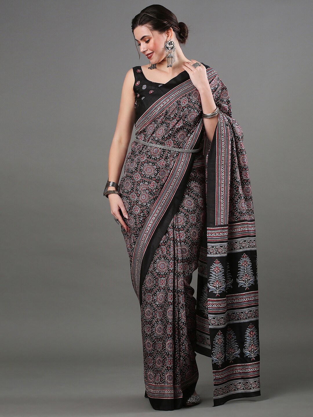 

Mitera Ethnic Motifs Printed Silk Blend Block Print Saree, Black