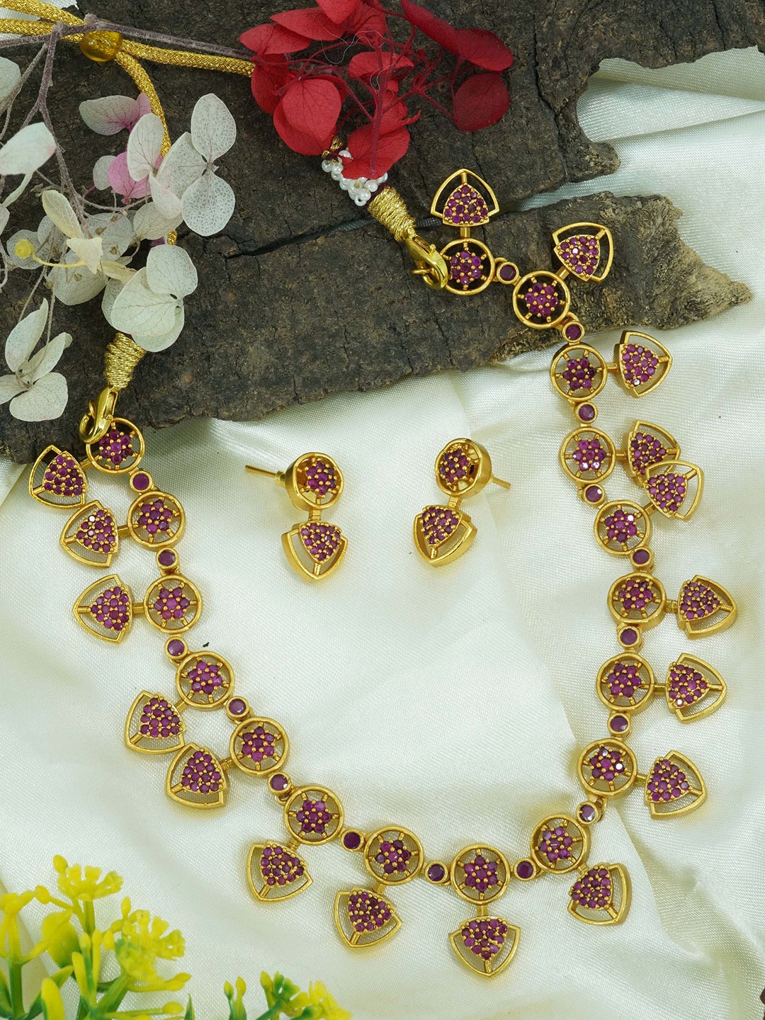 

GRIIHAM 23.5kt Gold-Plated AD-Studded Jewellery Set, Red