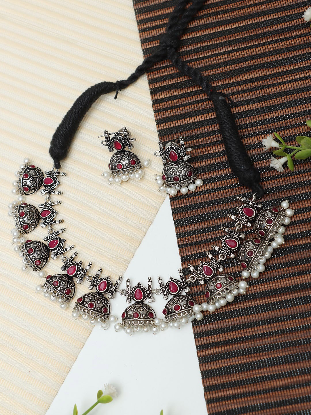 

Ozanoo Oxidised Silver-Plated Stone-Studded & Pearl Beaded Jewellery Set, White