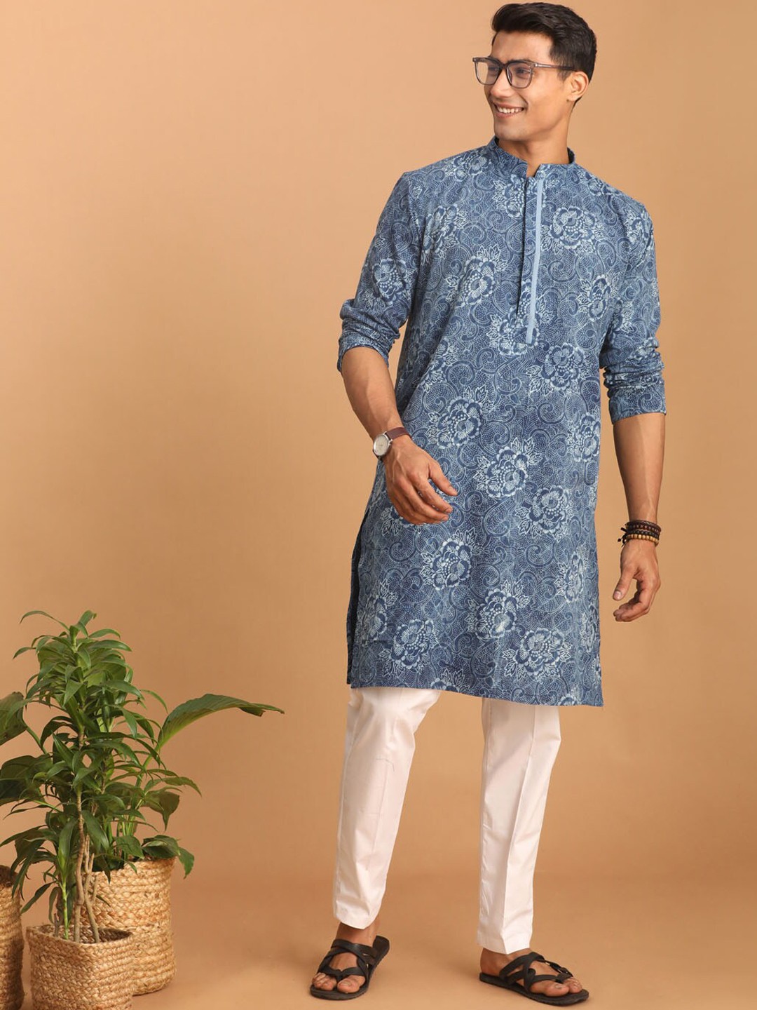 

VASTRAMAY Floral Printed Mandarin Collar Pure Cotton Sustainable Kurta With Trousers, Blue