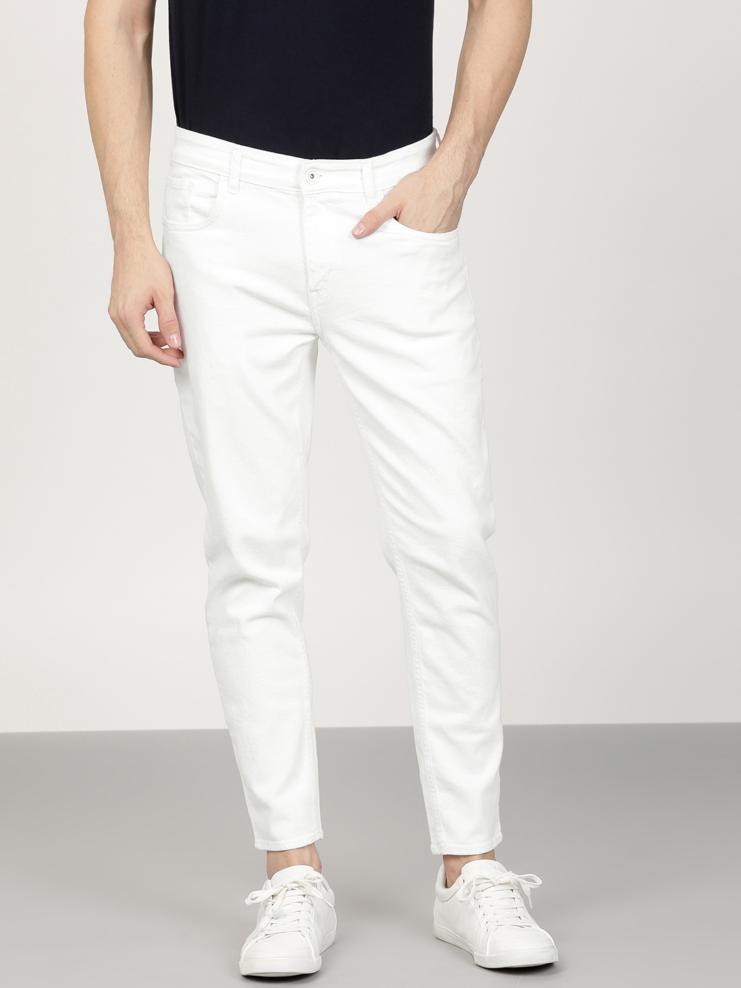 

ether Men White Carrot Cropped Fit Mid-Rise Clean Look Jeans
