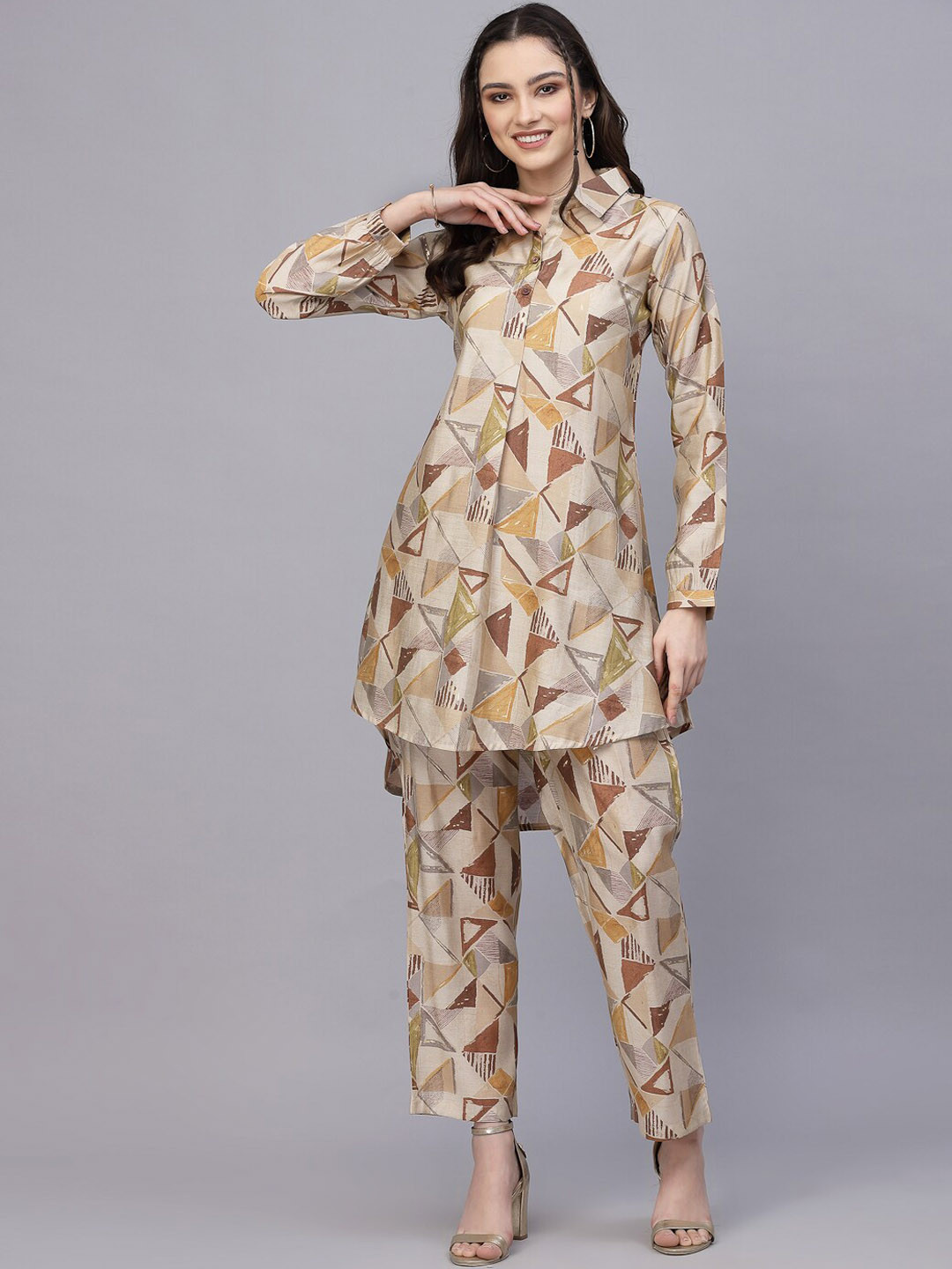

Sangria Geometric Printed Shirt Collar Long Sleeves A-Line Kurta with Trousers, Beige