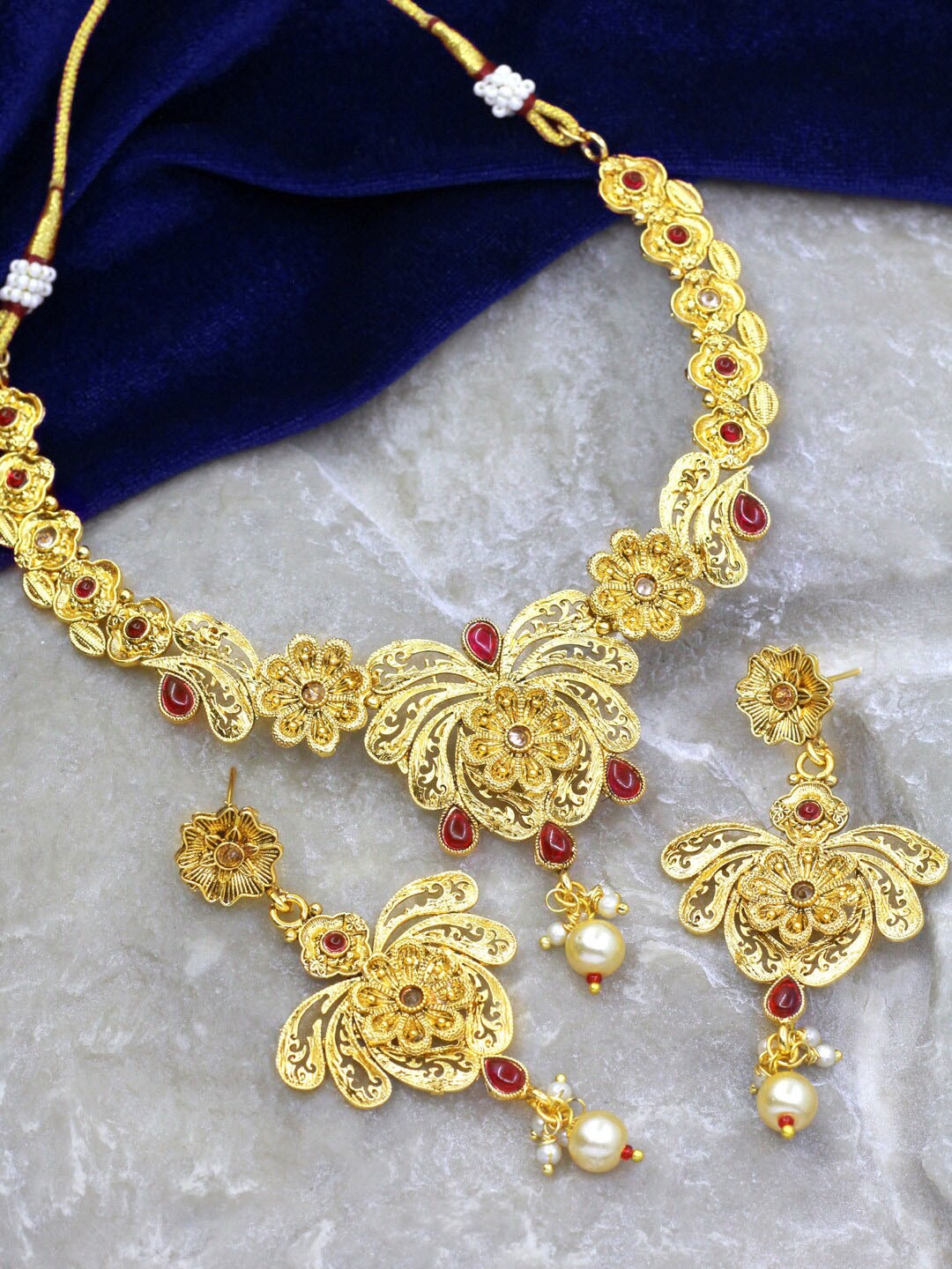 

SAIYONI Gold-Plated Stone-Studded & Pearl Beaded Jewellery Set, Red
