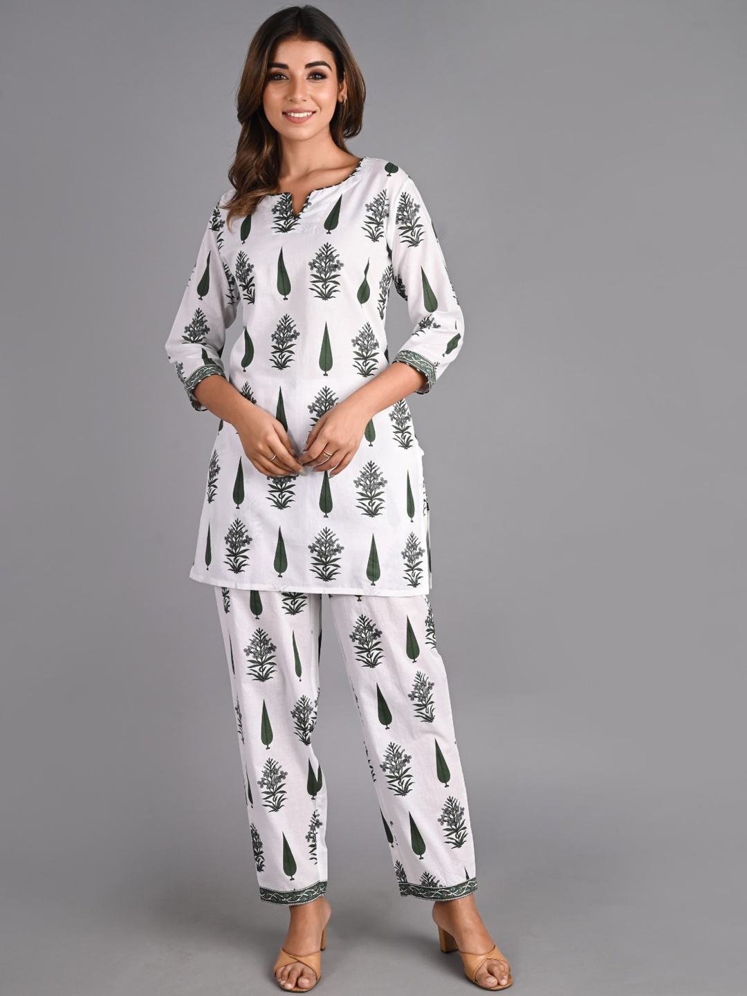 

Do Dhaage Floral Printed Gotta Patti Pure Cotton Kurta with Trousers, White