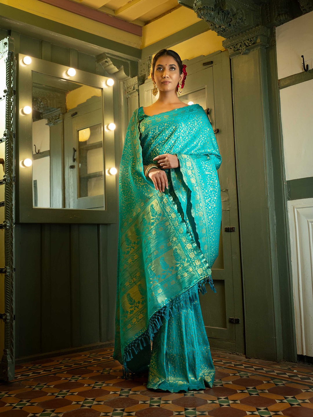 

Vardha Floral Woven Design Zari Kanjeevaram Saree, Turquoise blue