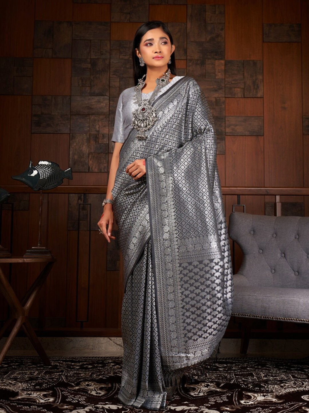 

Vardha Ethnic Motif Zari Silk Blend Kanjeevaram Saree With Tassel, Black