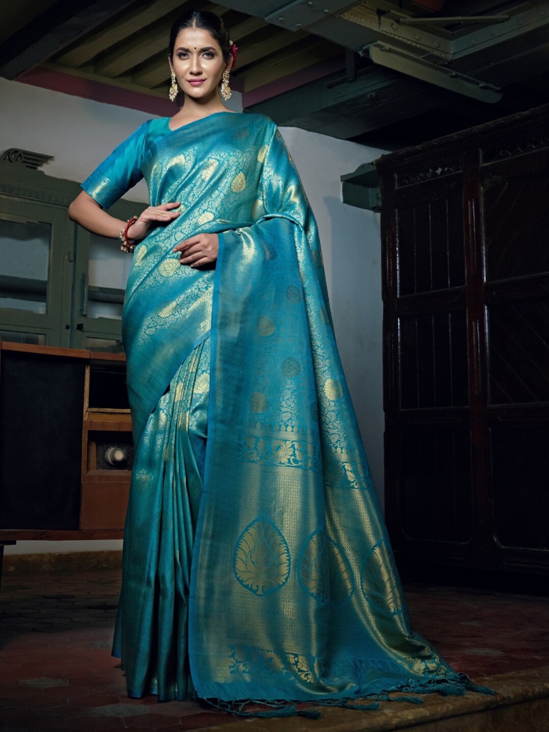

Vardha Ethnic Motif Woven Design Zari Kanjeevaram Saree, Blue