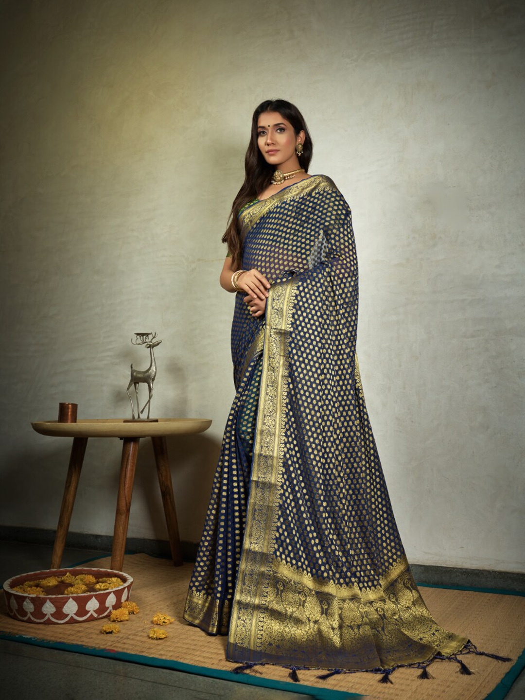 

Vardha Floral Woven Design Zari Pure Chiffon Banarasi Saree, Navy blue