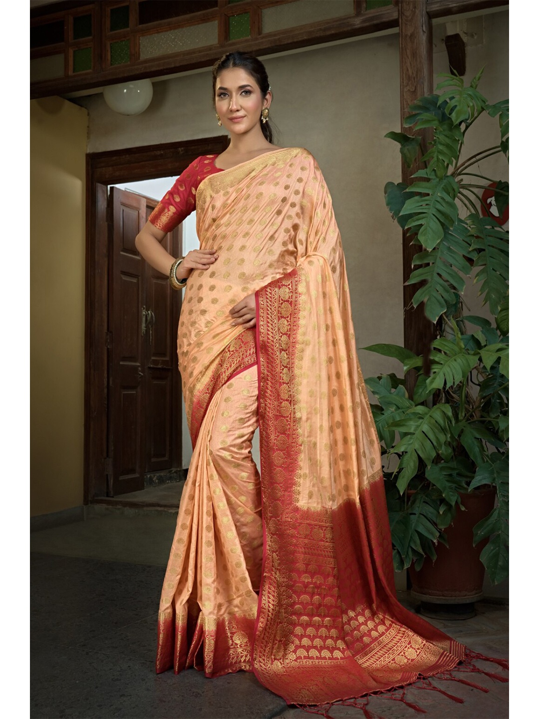 

Vardha Ethnic Motif Zari Silk Blend Banarasi Saree With Tassel, Peach