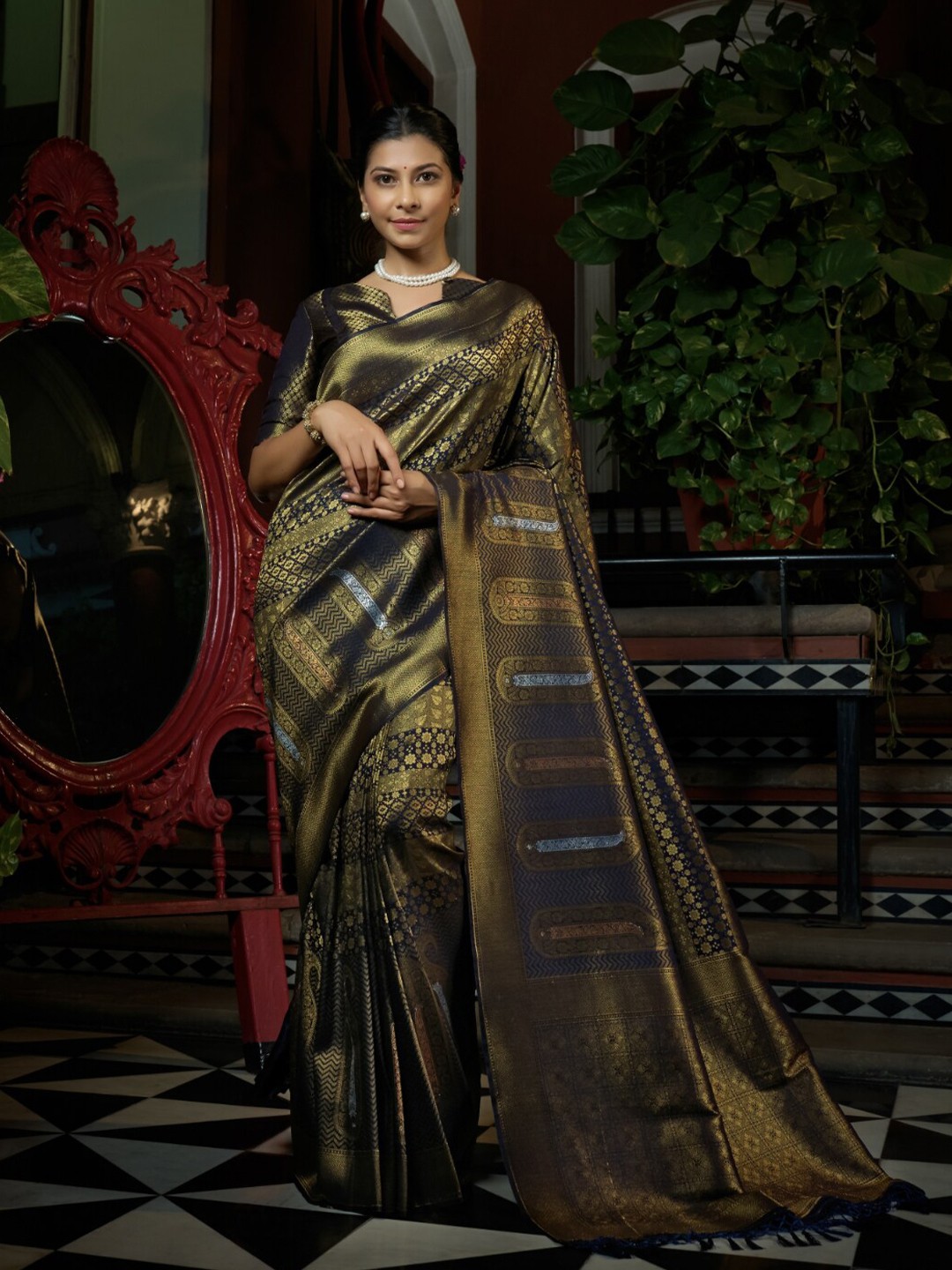 

Vardha Floral Woven Design Zari Kanjeevaram Saree, Navy blue