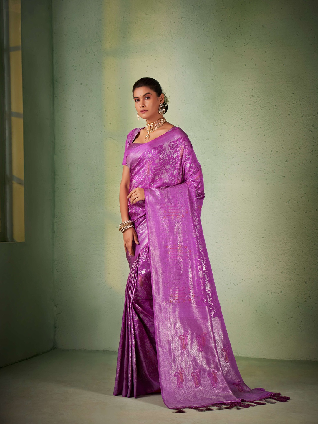 

Vardha Floral Woven Design Zari Kanjeevaram Saree, Purple