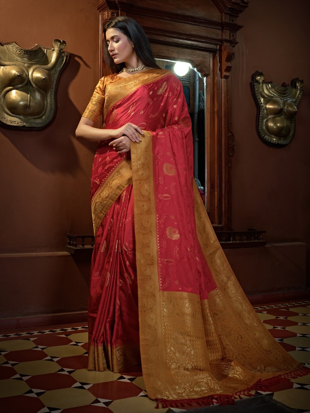 

Vardha Floral Motif Woven Design Zari Banarasi Saree, Red