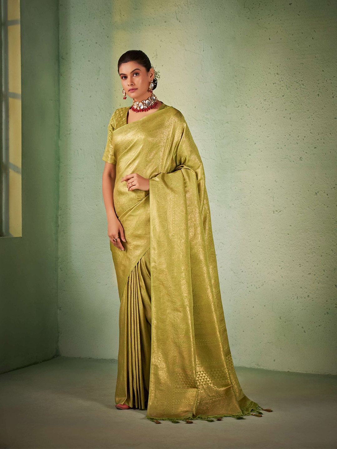 

Vardha Ethnic Woven Design Zari Kanjeevaram Saree, Green