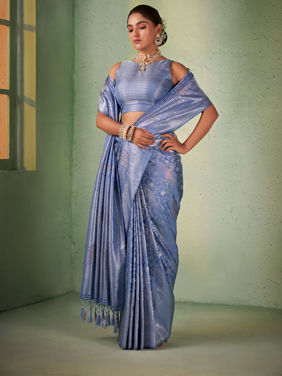 

Vardha Floral Woven Design Zari Kanjeevaram Saree, Blue