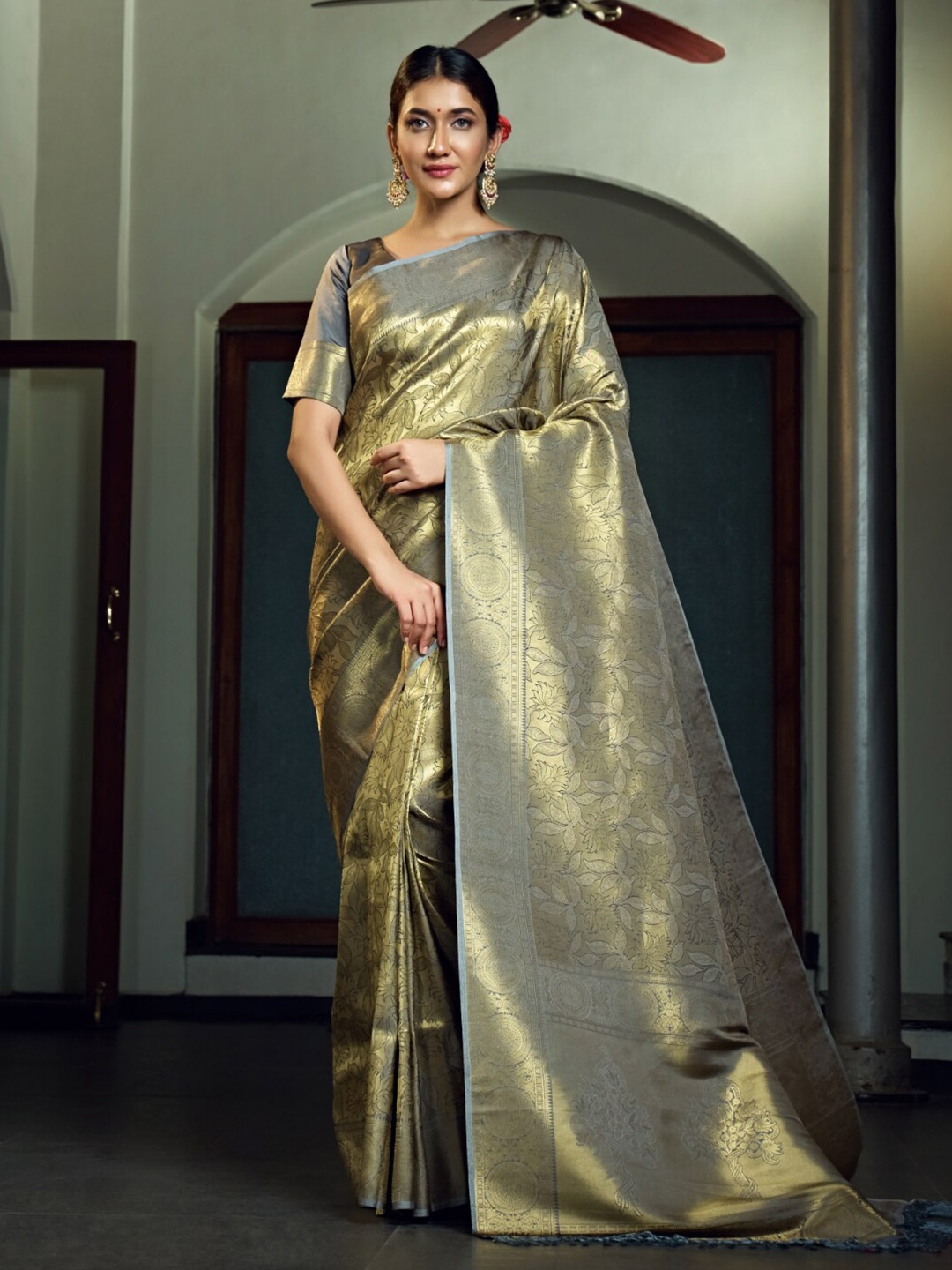

Vardha Floral Woven Design Zari Kanjeevaram Saree, Grey