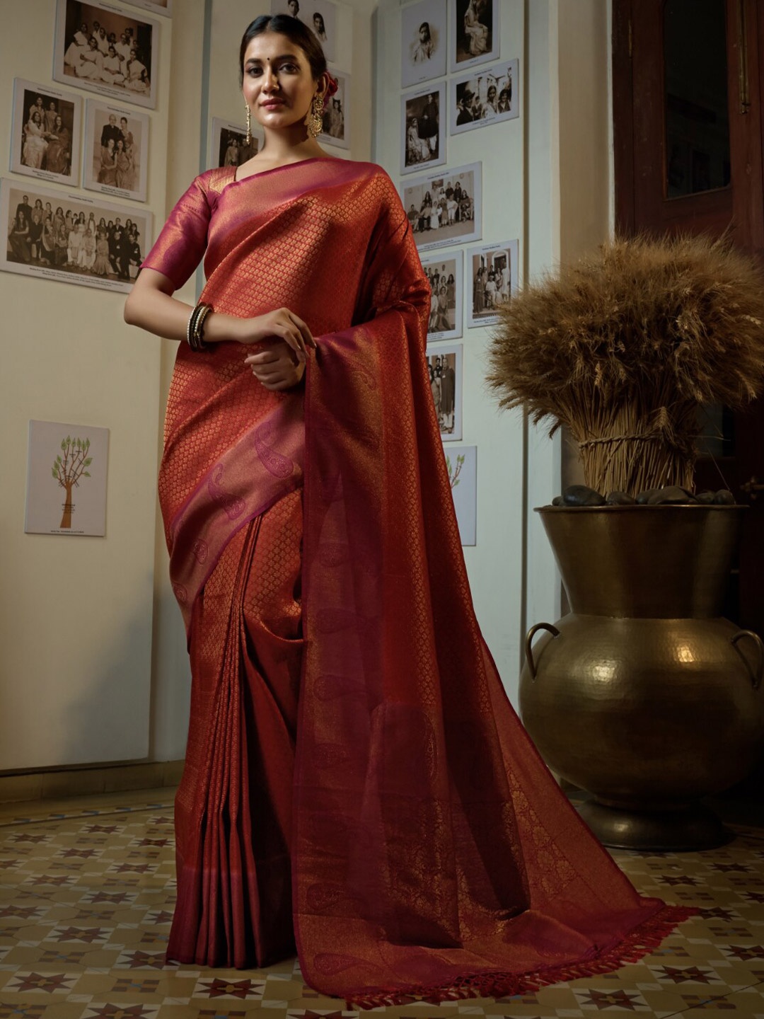 

Vardha Ethnic Motif Woven Design Zari Kanjeevaram Saree, Red