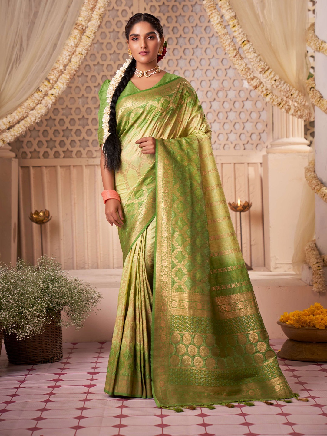 

Vardha Ethnic Woven Design Zari Saree, Green