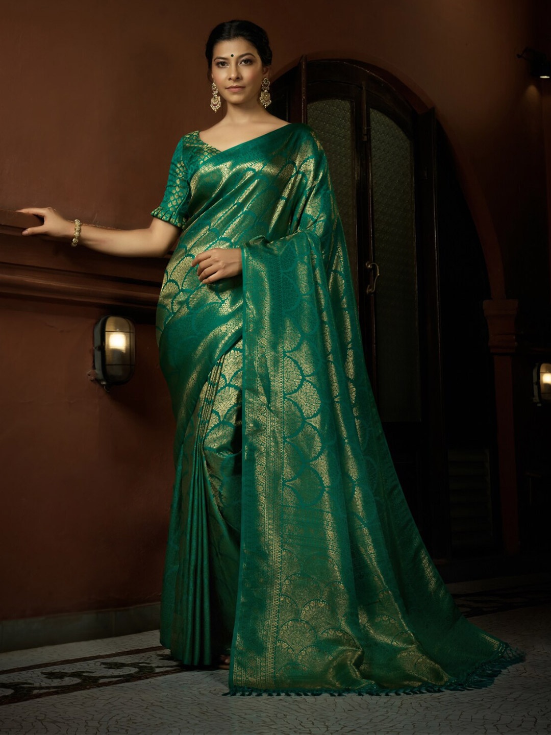 

Vardha Ethnic Motifs Zari Silk Blend Kanjeevaram Saree With Tassel, Green
