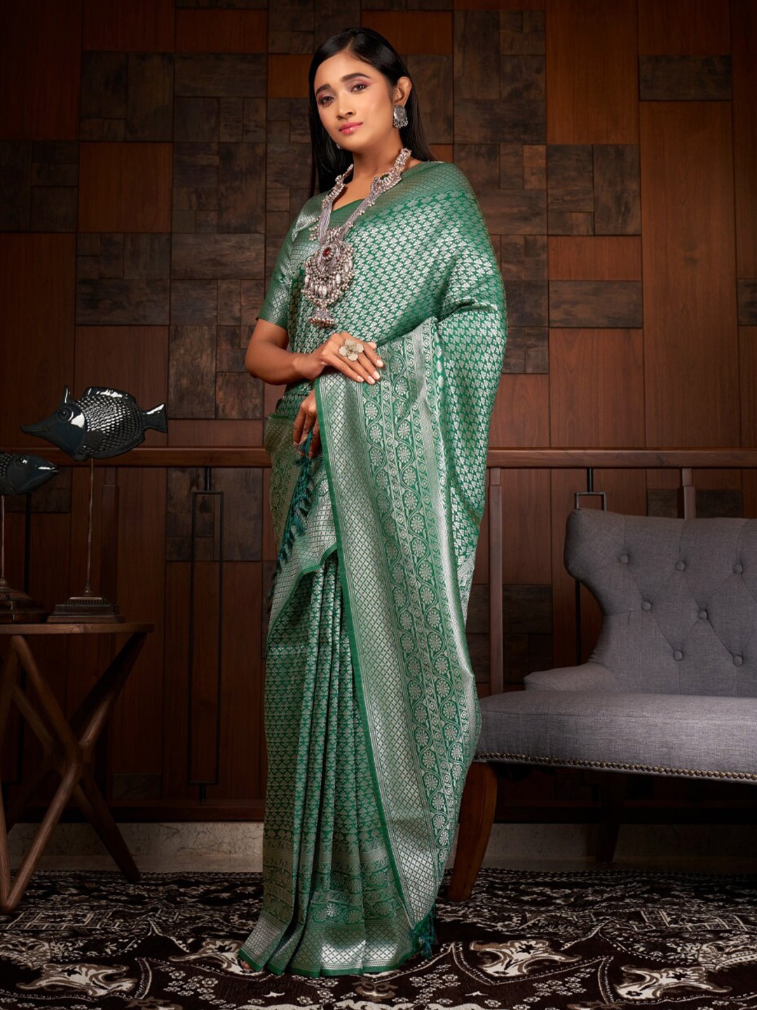 

Vardha Ethnic Motifs Woven Design Zari Kanjeevaram Saree, Green