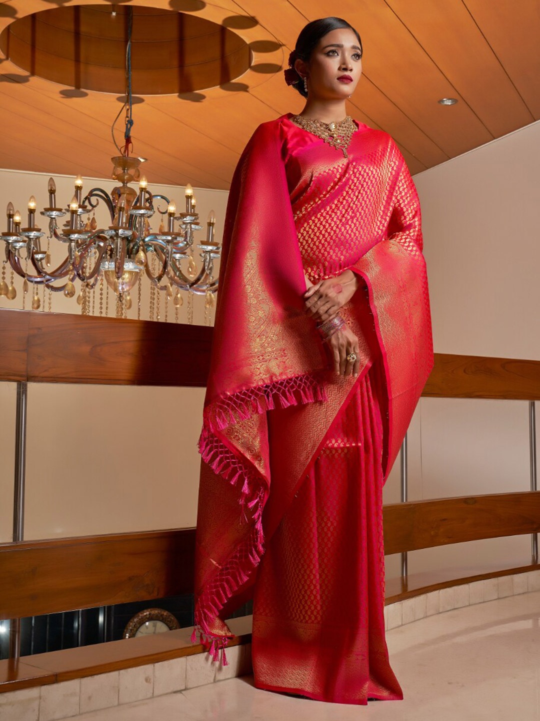 

Vardha Paisley Zari Silk Blend Kanjeevaram Saree, Pink