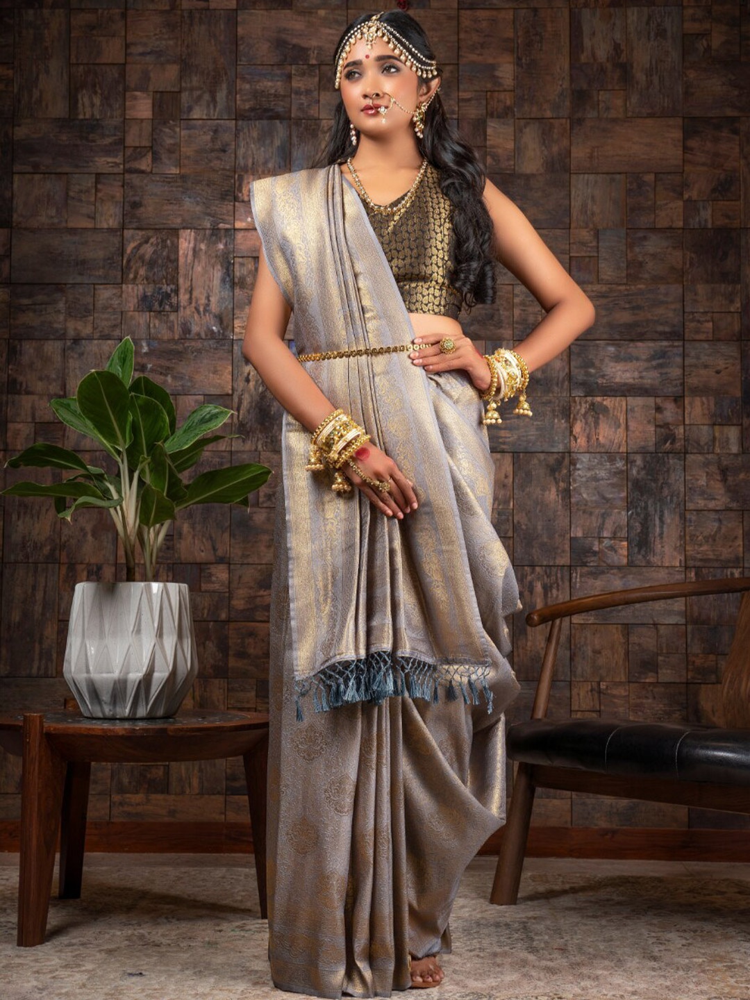 

Vardha Ethnic Motifs Zari Silk Blend Kanjeevaram Saree With Tassel, Grey