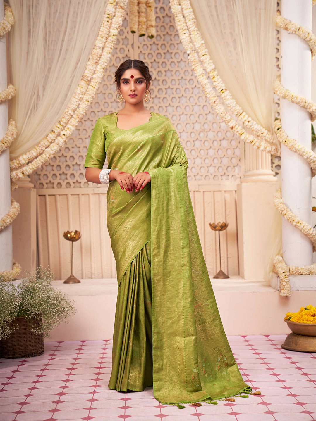 

Vardha Ethnic Woven Design Zari Kanjeevaram Saree, Green