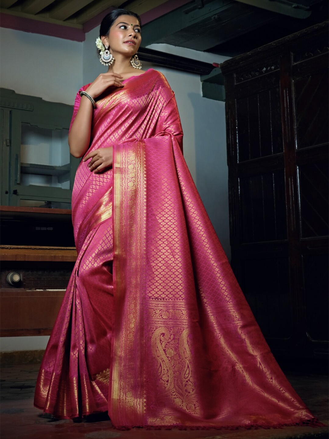 

Vardha Ethnic Motifs Woven Design Zari Kanjeevaram Saree, Pink