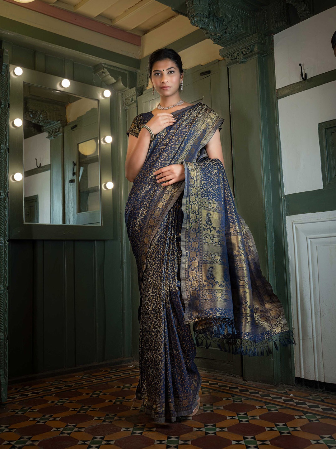 

Vardha Ethnic Motifs Woven Design Zari Silk Blend Kanjeevaram Saree, Navy blue