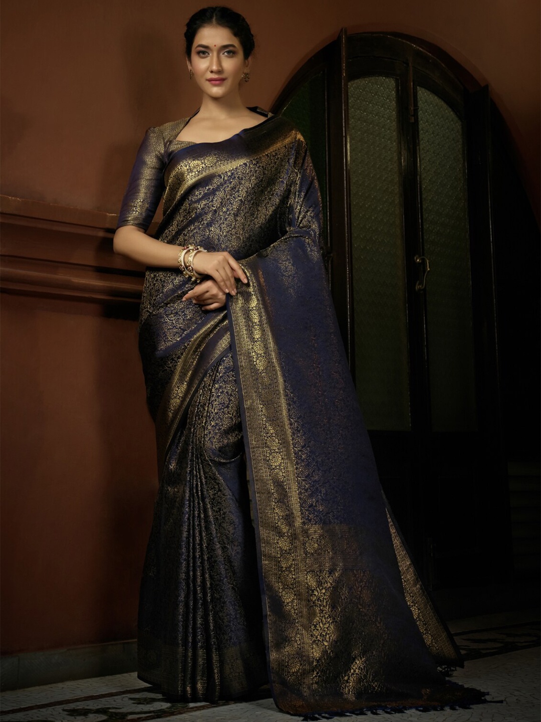 

Vardha Floral Motif Woven Design Zari Kanjeevaram Saree, Navy blue