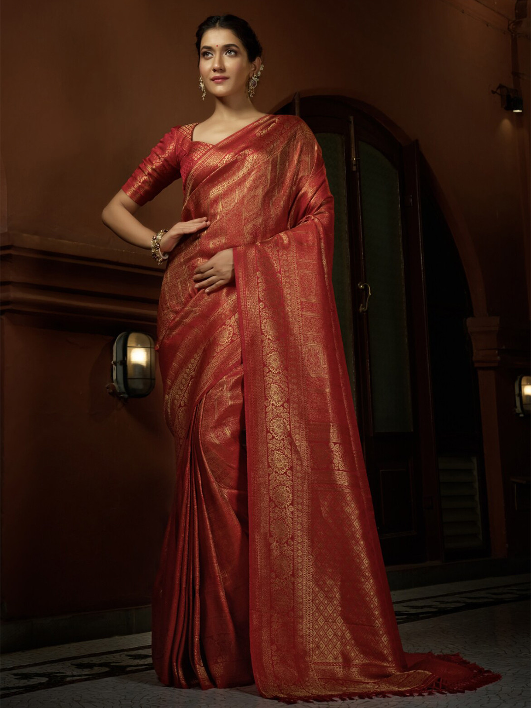 

Vardha Ethnic Woven Design Zari Kanjeevaram Saree, Red