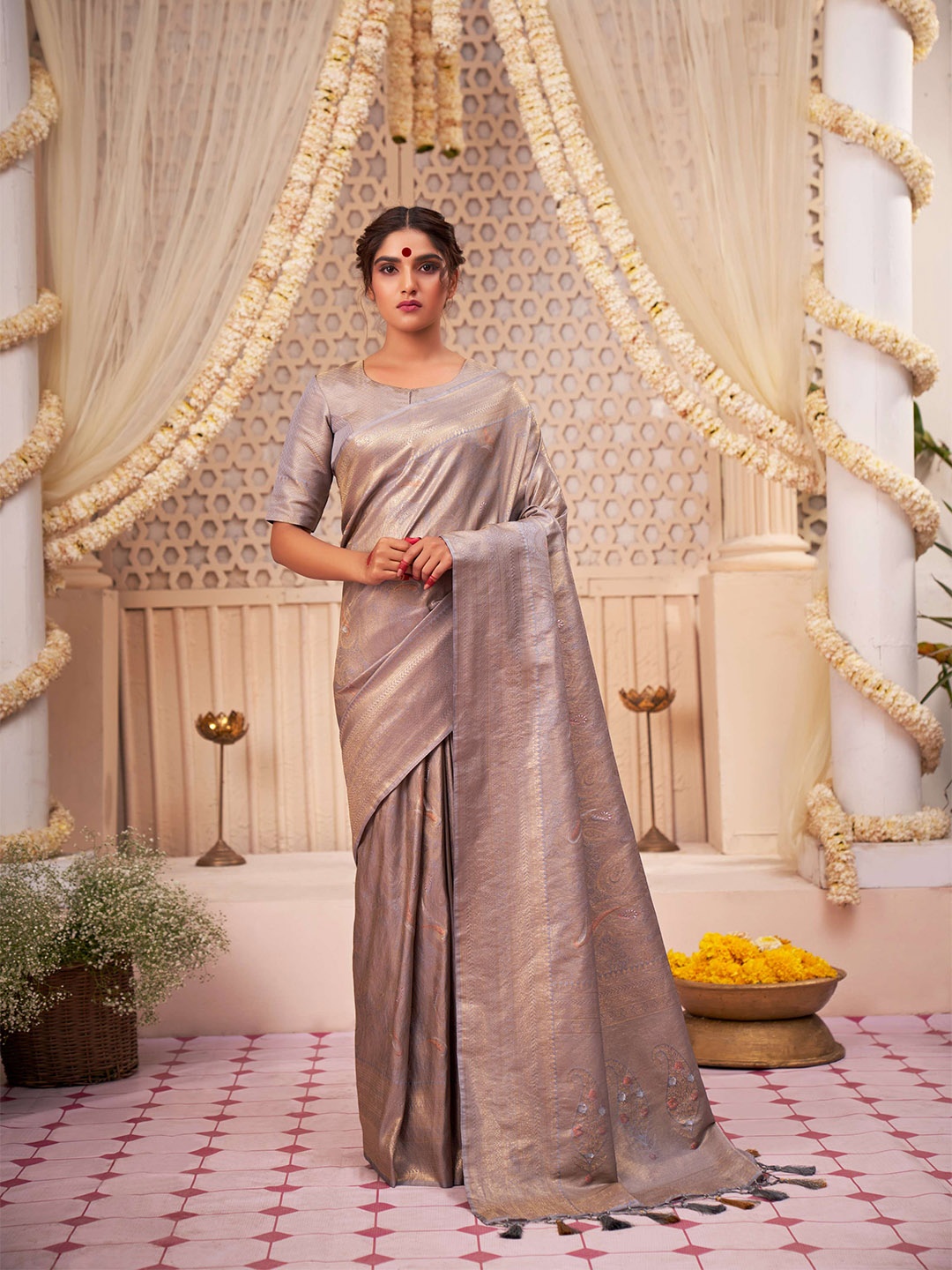 

Vardha Paisley Woven Design Zari Kanjeevaram Saree, Grey