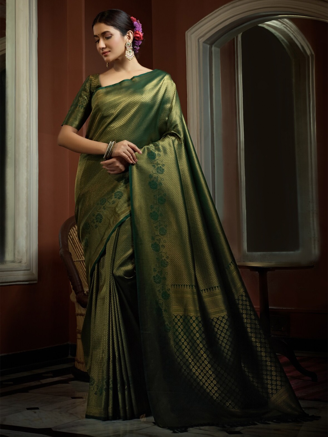 

Vardha Floral Zari Silk Blend Kanjeevaram Saree With Tassel, Green