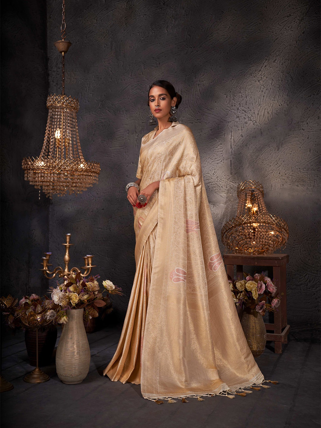 

Vardha Paisley Zari Silk Blend Kanjeevaram Saree With Tassel, Off white