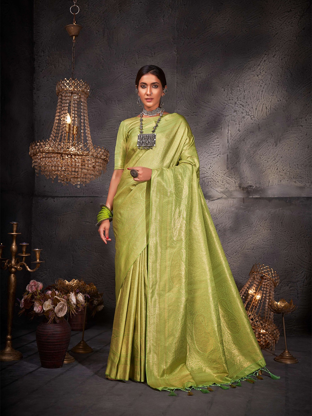 

Vardha Paisley Woven Design Zari Kanjeevaram Saree, Green