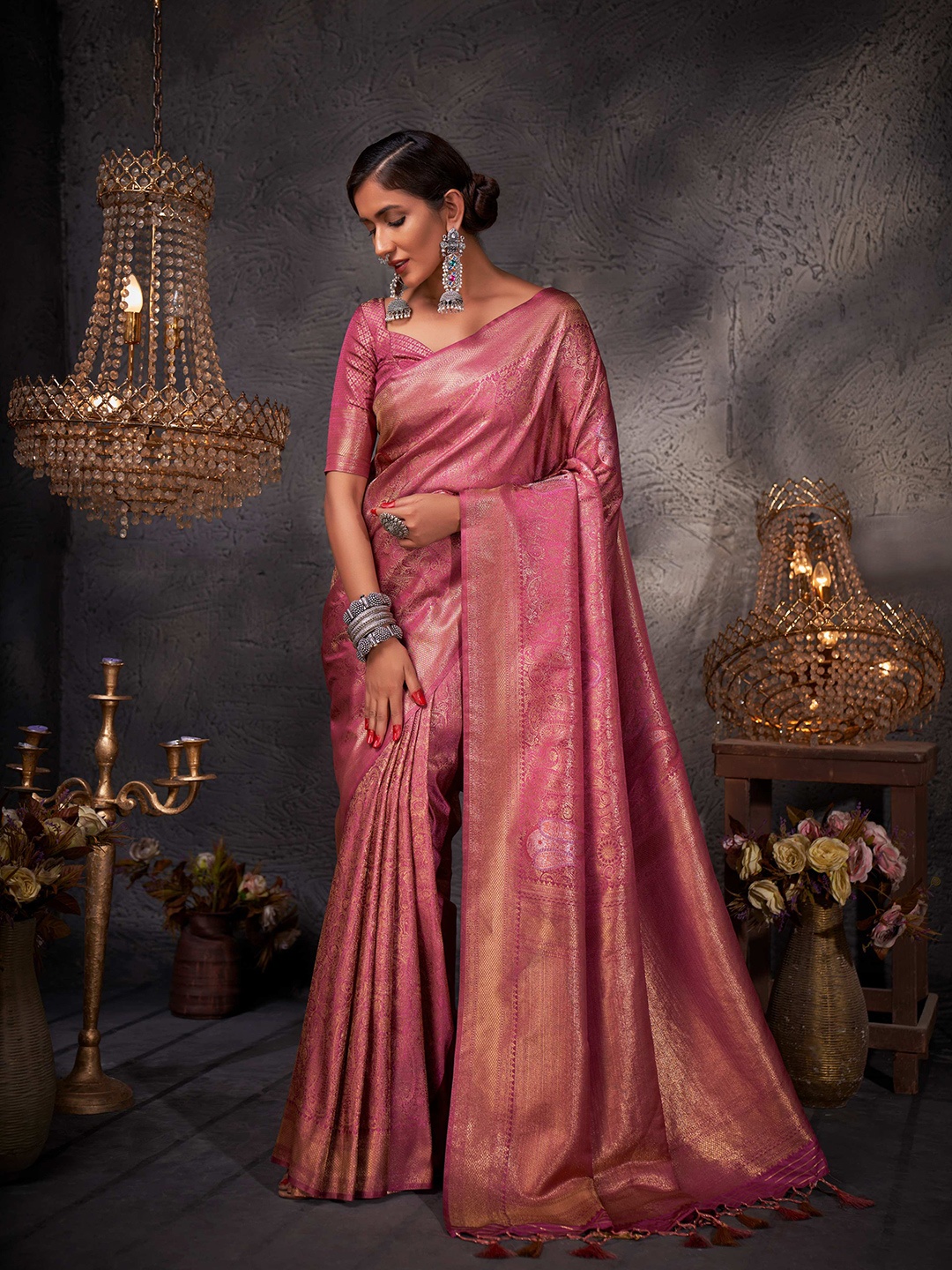 

Vardha Paisley Zari Silk Blend Kanjeevaram Saree With Tassel, Pink