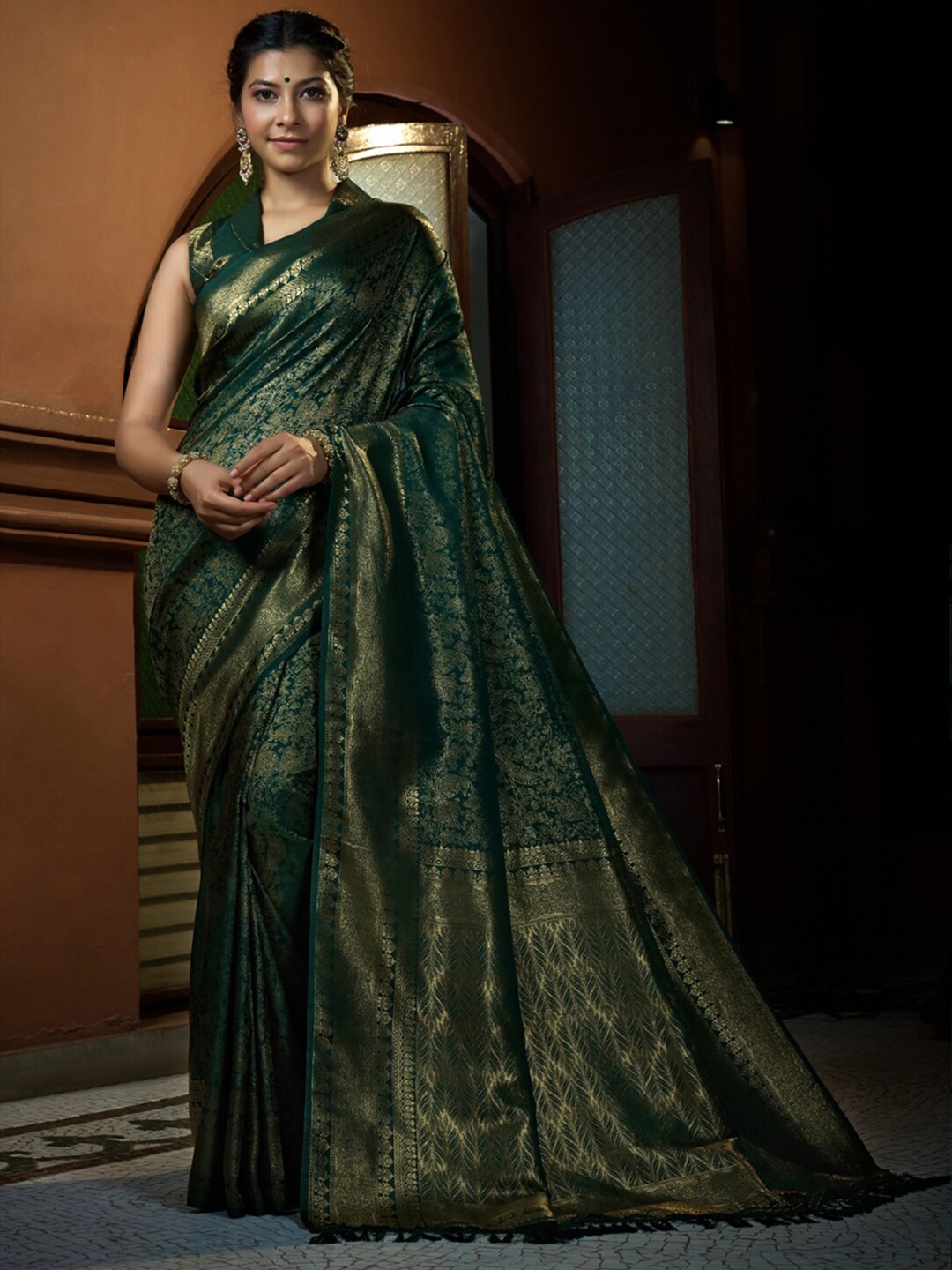 

Vardha Ethnic Motifs Woven Design Zari Kanjeevaram Saree, Green