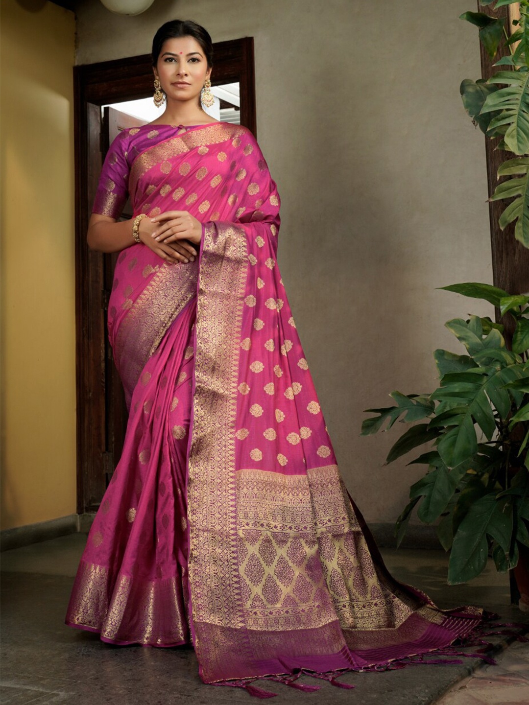 

Vardha Ethnic Motifs Zari Silk Blend Banarasi Saree With Tassel, Pink