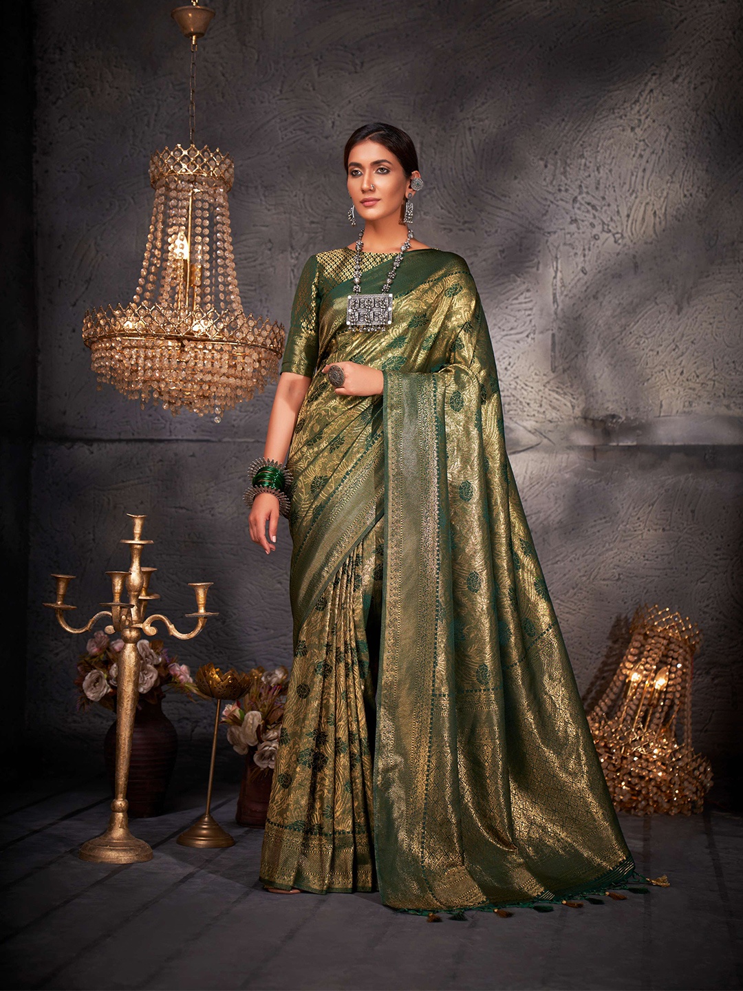 

Vardha Ethnic Woven Design Zari Kanjeevaram Saree, Green