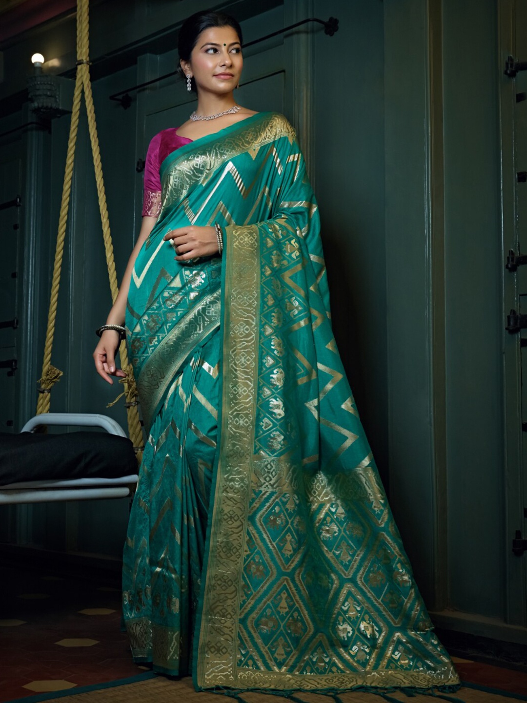 

Vardha Chevron Woven Design Zari Banarasi Saree, Teal