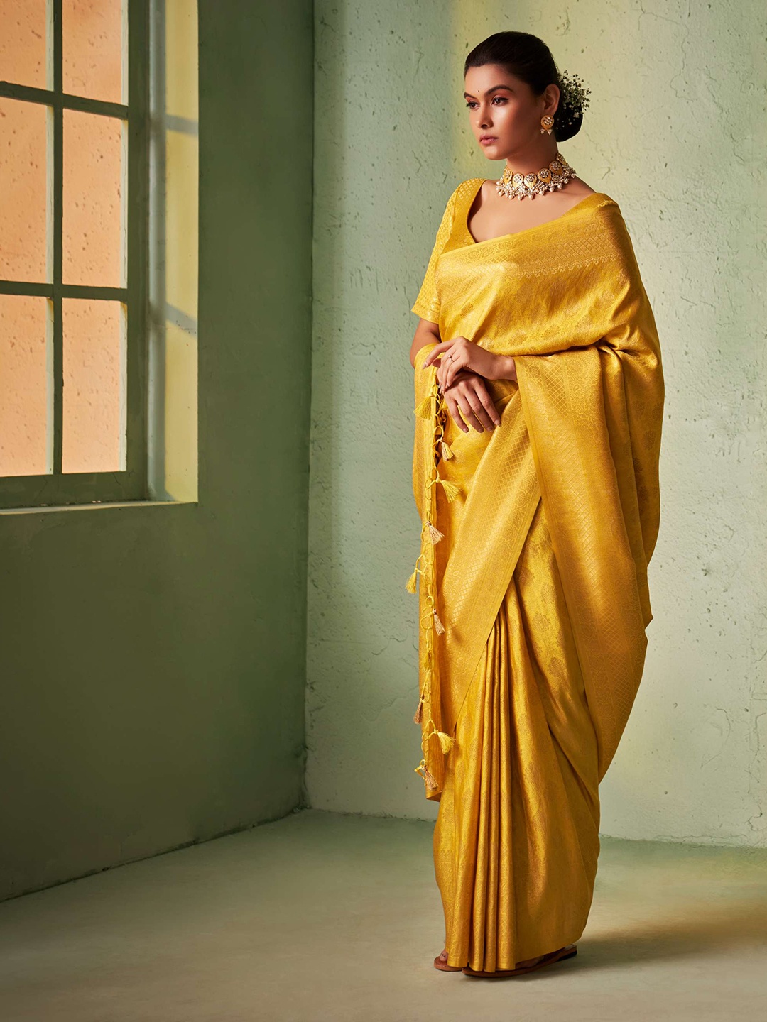 

Vardha Ethnic Motifs Woven Design Zari Kanjeevaram Saree, Yellow