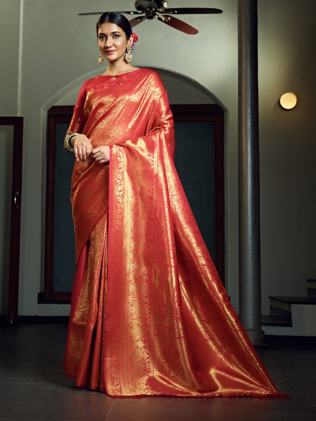 

Vardha Paisley Woven Design Zari Kanjeevaram Saree, Red